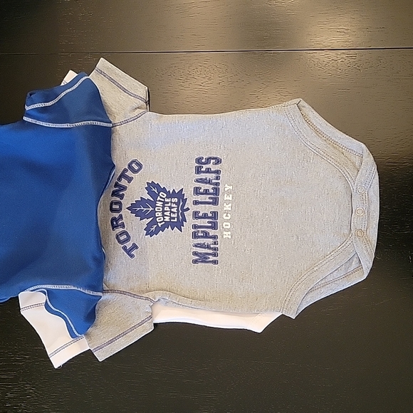 NWT Toronto Maple Leafts Onsies, Size 3-6mos - Picture 2 of 3